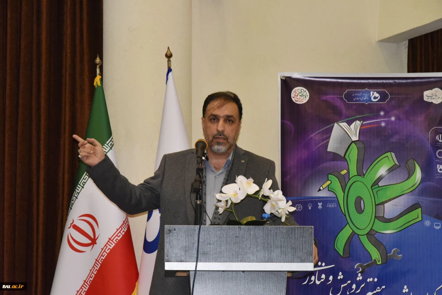 مراسم گرامی‌داشت هفته پژوهش و فناوری و تجلیل از پژوهشگران، فناوران و نوآوران دانشگاه فنی و حرفه‌ای برگزار شد 5