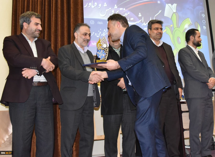 مراسم گرامی‌داشت هفته پژوهش و فناوری و تجلیل از پژوهشگران، فناوران و نوآوران دانشگاه فنی و حرفه‌ای برگزار شد 45