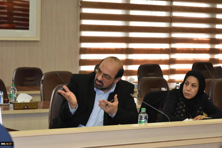 معاون امور روابط عمومی و حوزه وزارتی وزارت عتف در نشست شورای روابط عمومی دانشگاه‌ها و مراکز پژوهشی و فناوری منطقه یک: 13