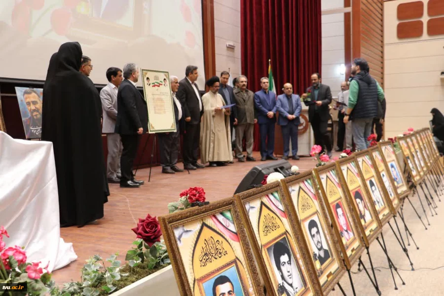 رئیس دانشگاه فنی و حرفه‌ای در یادواره شهدای دانشجو و اولین سالگرد تدفین شهید گمنام:

این دانشگاه‌ها هستند که از میراث ارزشی و فکری یک ملت صیانت می‌کنند 2