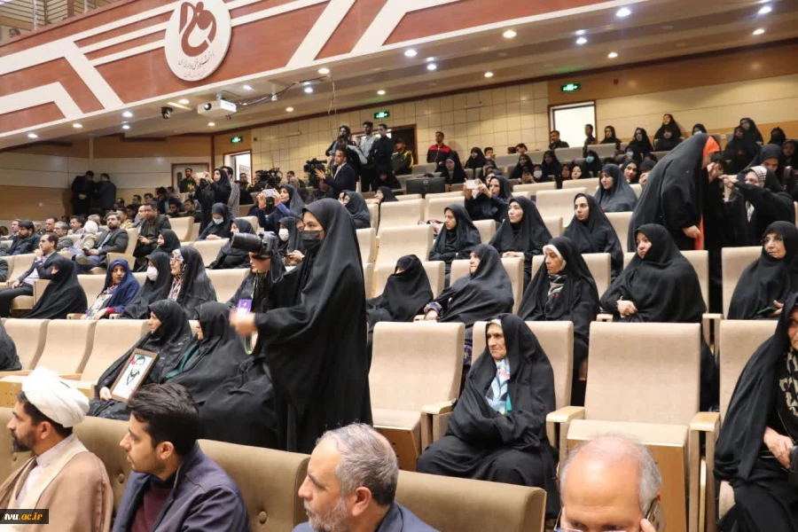 رئیس دانشگاه فنی و حرفه‌ای در یادواره شهدای دانشجو و اولین سالگرد تدفین شهید گمنام:

این دانشگاه‌ها هستند که از میراث ارزشی و فکری یک ملت صیانت می‌کنند 3