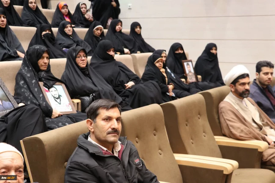 رئیس دانشگاه فنی و حرفه‌ای در یادواره شهدای دانشجو و اولین سالگرد تدفین شهید گمنام:

این دانشگاه‌ها هستند که از میراث ارزشی و فکری یک ملت صیانت می‌کنند 4