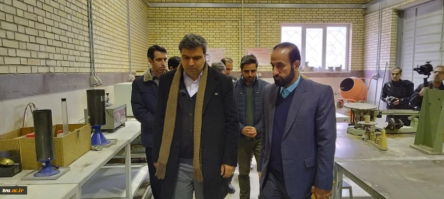 بازدید رئیس دانشگاه فنی و حرفه‌ای و هیئت همراه از آموزشکده فنی و حرفه‌ای الغدیر زنجان ( پسران) 3