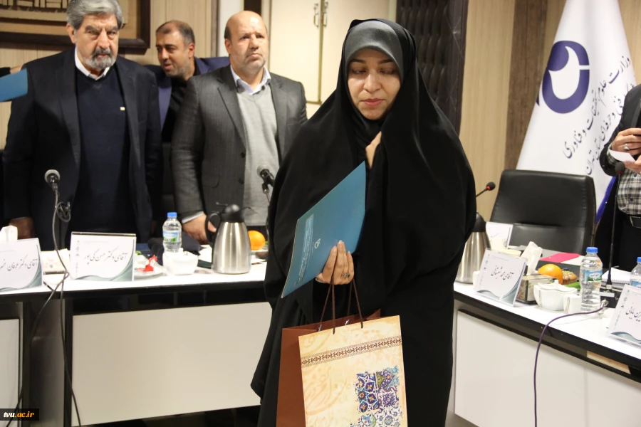 رئیس دانشگاه فنی و حرفه‌ای در سومین نشست تخصصی ناظران استانی مرکز نظارت، ارزیابی، بازرسی و تضمین کیفیت:

کنسرسیوم‌های اشتغال، آینده شغلی دانشجویان را رقم می‌زند 3