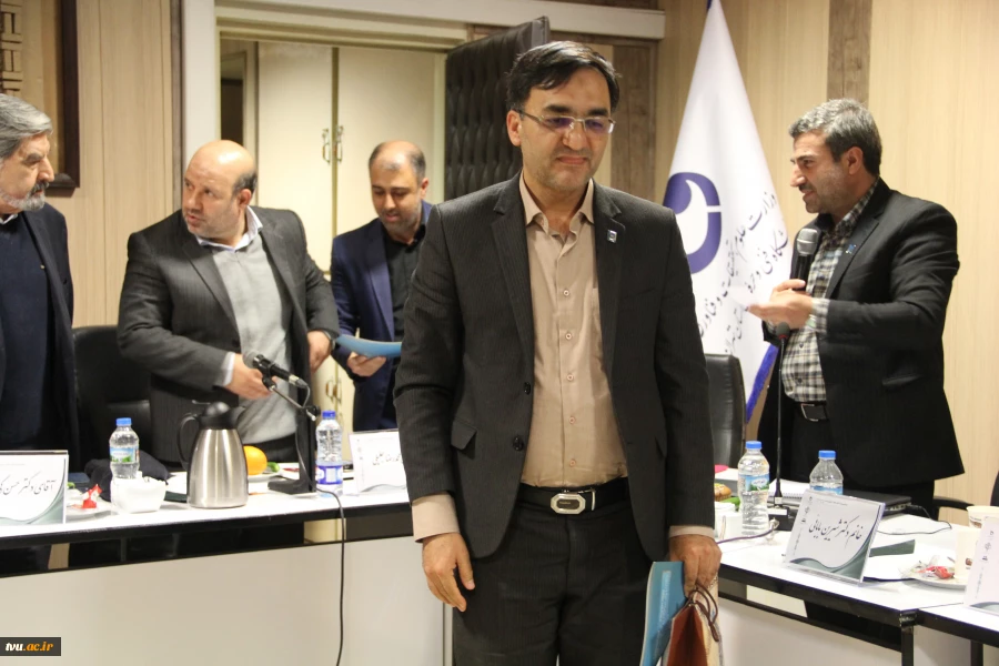 رئیس دانشگاه فنی و حرفه‌ای در سومین نشست تخصصی ناظران استانی مرکز نظارت، ارزیابی، بازرسی و تضمین کیفیت:

کنسرسیوم‌های اشتغال، آینده شغلی دانشجویان را رقم می‌زند 3