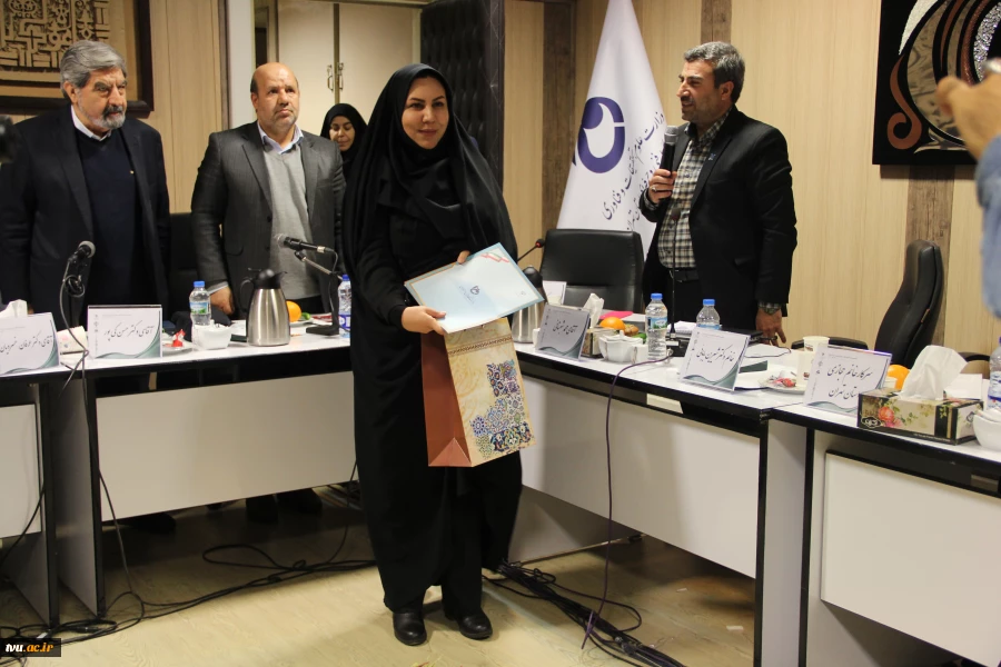 رئیس دانشگاه فنی و حرفه‌ای در سومین نشست تخصصی ناظران استانی مرکز نظارت، ارزیابی، بازرسی و تضمین کیفیت:

کنسرسیوم‌های اشتغال، آینده شغلی دانشجویان را رقم می‌زند 3