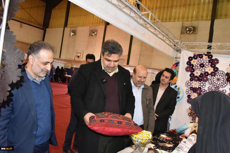 آیین رونمایی از هفتمین بازارچه دانشجویی با حضور رئیس دانشگاه فنی و حرفه‌ای 10