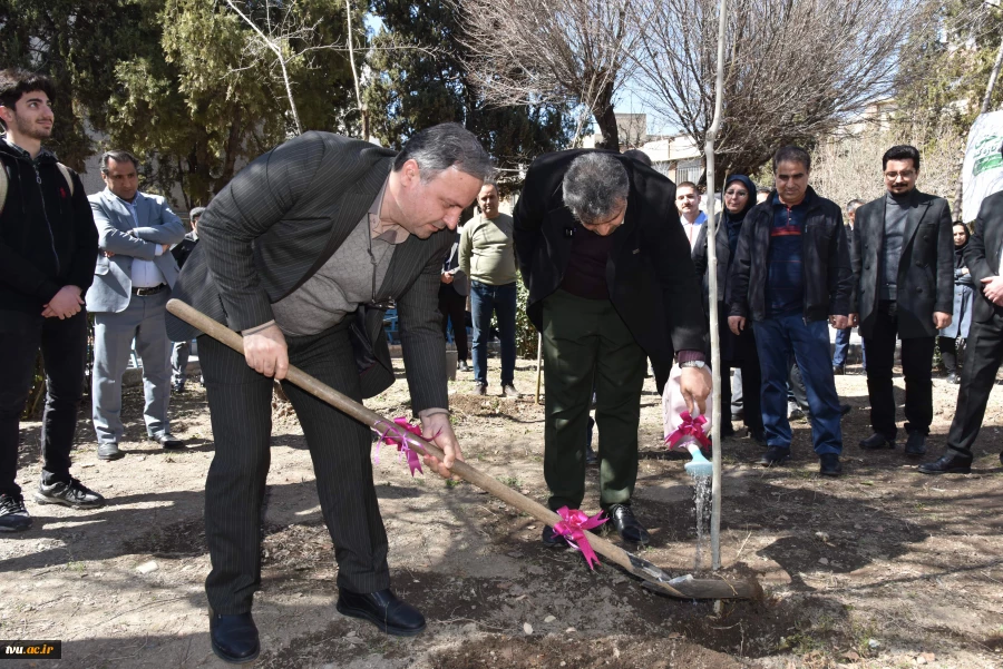 با حضور رئیس دانشگاه فنی و حرفه‌ای کشور صورت گرفت:
 آیین حسنه درختکاری در دانشکده فنی و حرفه‌ای شهید شمسی‌پور 2