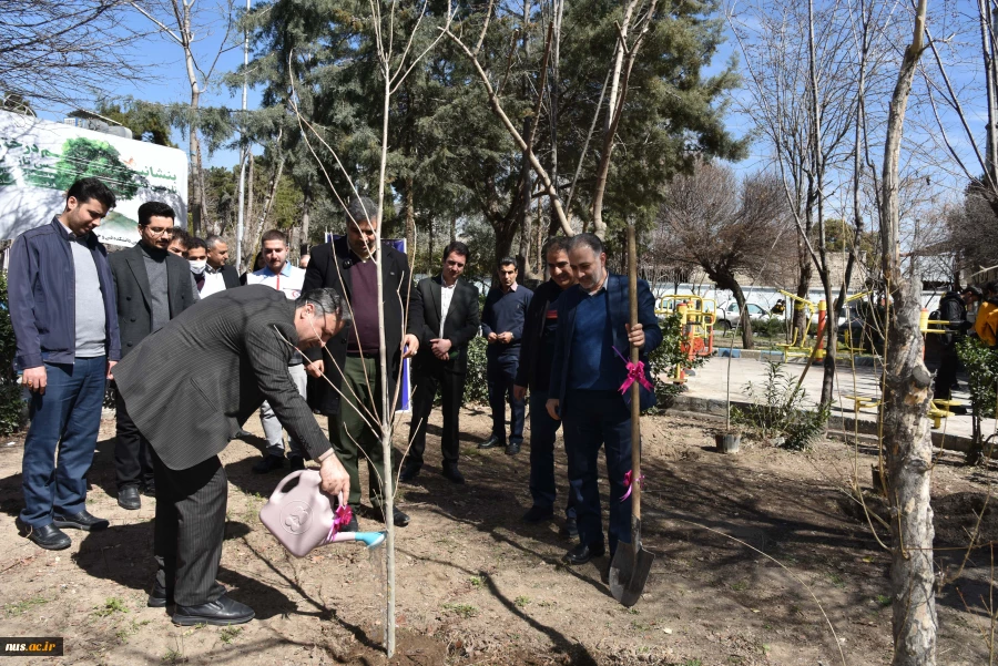 با حضور رئیس دانشگاه فنی و حرفه‌ای کشور صورت گرفت:
 آیین حسنه درختکاری در دانشکده فنی و حرفه‌ای شهید شمسی‌پور 6