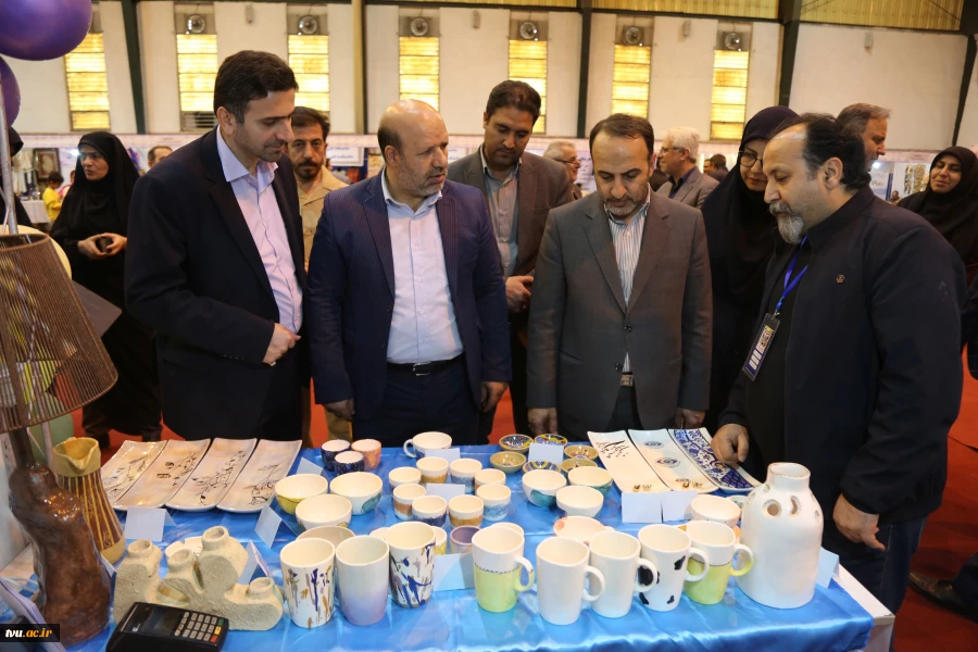 معاون فرهنگی و دانشجویی وزارت علوم در هفتمین بازارچه دانشجویی دانشگاه فنی و حرفه‌ای:

بازارچه دانشجویی دانشگاه فنی و حرفه‌ای ویترین خوبی از توانمندی‌های مهارتی و تولیدات حرفه‌ای دانشجویان این دانشگاه است 2