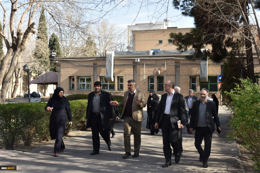 بازدید خانم دکتر حق‌جوی جوانمرد، رئیس مرکز توسعه فناوری‌های راهبردی معاونت علمی، فناوری و اقتصاد دانش‌بنیان ریاست جمهوری و دکتر محمدعلی‌نژاد، معاون فناوری و نوآوری وزیر علوم از کارگاه‌ها، تجهیزات و امکانات آموزشی دانشکده فنی و حرفه‌ای ولی عصر (عج) 4