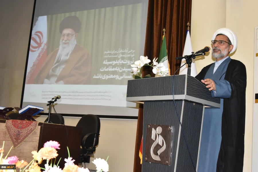 در بیست و هفتمین روز از ماه مبارک رمضان برگزار شد:

محفل انس با قرآن در دانشگاه فنی و حرفه‌ای با حضور اساتید قرآنی و قاریان بین‌المللی 18