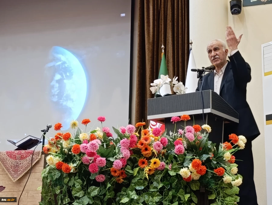 در بیست و هفتمین روز از ماه مبارک رمضان برگزار شد:

محفل انس با قرآن در دانشگاه فنی و حرفه‌ای با حضور اساتید قرآنی و قاریان بین‌المللی 26