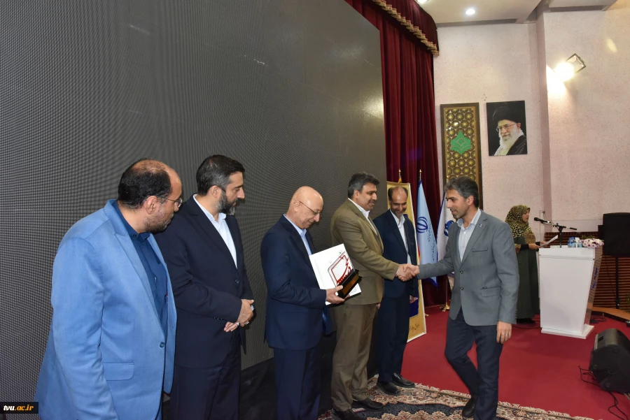 به میزبانی دانشگاه فنی و حرفه‌ای:

آیین بزرگداشت روز جهانی ارتباطات و روابط عمومی برگزار شد 7