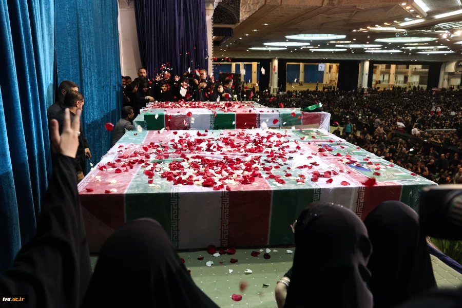 حضور رئیس دانشگاه فنی و حرفه‌ای در مراسم وداع با شهید خدمت، آیت الله سید ابراهیم رئیسی در مصلای تهران 4