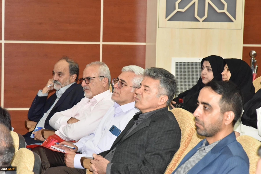 چهارمین کنسرسیوم تخصصی مهارت‌آموزی و اشتغال دانشجویان در راستای هدفمندی مهارت‌ها و اشتغال فارغ‌التحصیلان دانشگاه فنی و حرفه‌ای در کاشان برگزار شد 37