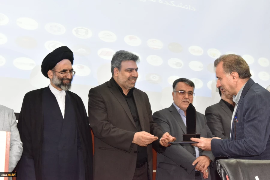 چهارمین کنسرسیوم تخصصی مهارت‌آموزی و اشتغال دانشجویان در راستای هدفمندی مهارت‌ها و اشتغال فارغ‌التحصیلان دانشگاه فنی و حرفه‌ای در کاشان برگزار شد 46