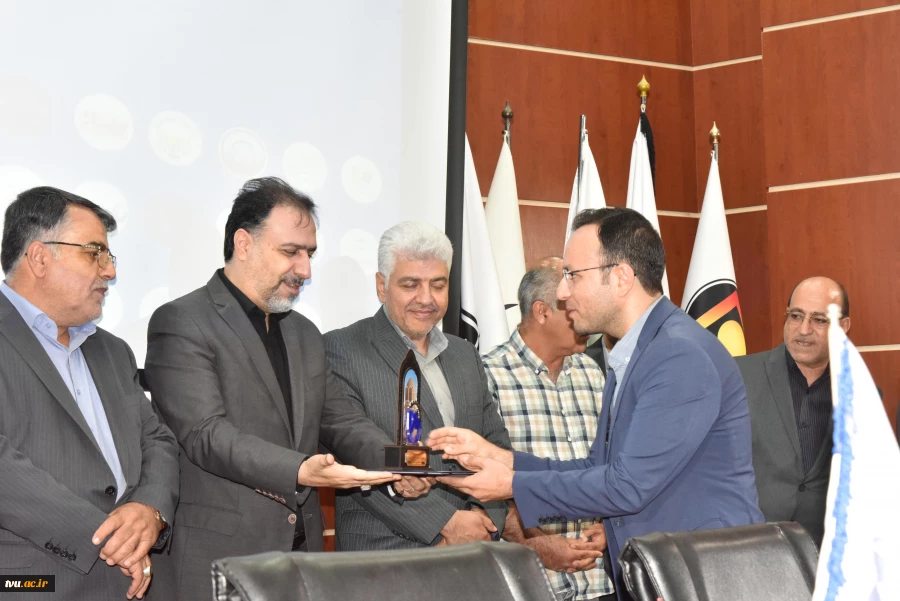 چهارمین کنسرسیوم تخصصی مهارت‌آموزی و اشتغال دانشجویان در راستای هدفمندی مهارت‌ها و اشتغال فارغ‌التحصیلان دانشگاه فنی و حرفه‌ای در کاشان برگزار شد 51