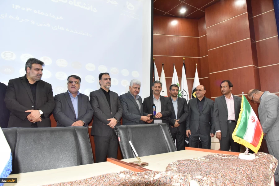 چهارمین کنسرسیوم تخصصی مهارت‌آموزی و اشتغال دانشجویان در راستای هدفمندی مهارت‌ها و اشتغال فارغ‌التحصیلان دانشگاه فنی و حرفه‌ای در کاشان برگزار شد 58