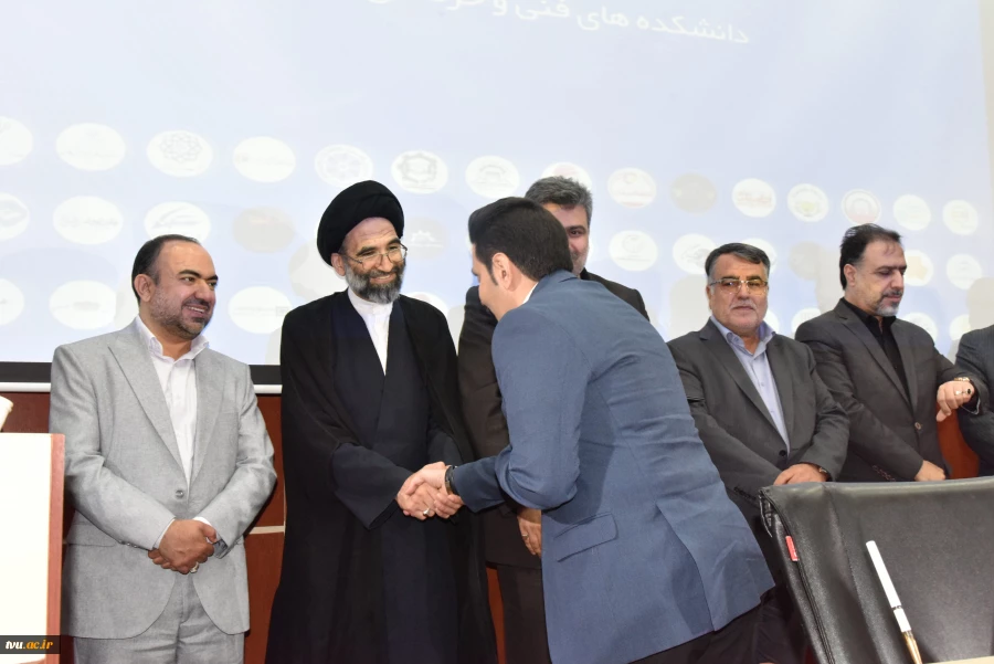 چهارمین کنسرسیوم تخصصی مهارت‌آموزی و اشتغال دانشجویان در راستای هدفمندی مهارت‌ها و اشتغال فارغ‌التحصیلان دانشگاه فنی و حرفه‌ای در کاشان برگزار شد 65