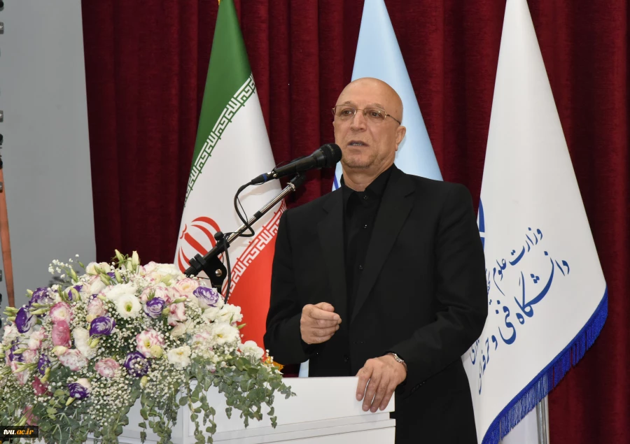 وزیر علوم، تحقیقات و فناوری در جمع رؤسای دانشکده‌ها و آموزشکده‌های دانشگاه فنی و حرفه‌ای کشور:

نحوه مدیریت شهید رئیسی بر پایه مهربانی توأم با قاطعیت بود، لذا از رؤسا و مدیران انتظار می‌رود در سطح مدیریت خود ادامه‌دهنده این مسلک و مکتب باشند 3