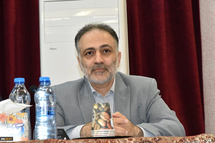 با حضور معاون اداری، مالی و مدیریت منابع و مدیران‌کل این حوزه برگزار شد:

تشریح و تبیین سیاست‌ها و برنامه‌های معاون اداری، مالی و مدیریت منابع در سومین پنل تخصصی اجلاس سراسری رؤسای دانشکده‌ها و آموزشکده‌های دانشگاه فنی و حرفه‌ای 4