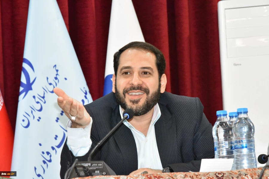 با حضور معاون اداری، مالی و مدیریت منابع و مدیران‌کل این حوزه برگزار شد:

تشریح و تبیین سیاست‌ها و برنامه‌های معاون اداری، مالی و مدیریت منابع در سومین پنل تخصصی اجلاس سراسری رؤسای دانشکده‌ها و آموزشکده‌های دانشگاه فنی و حرفه‌ای 12