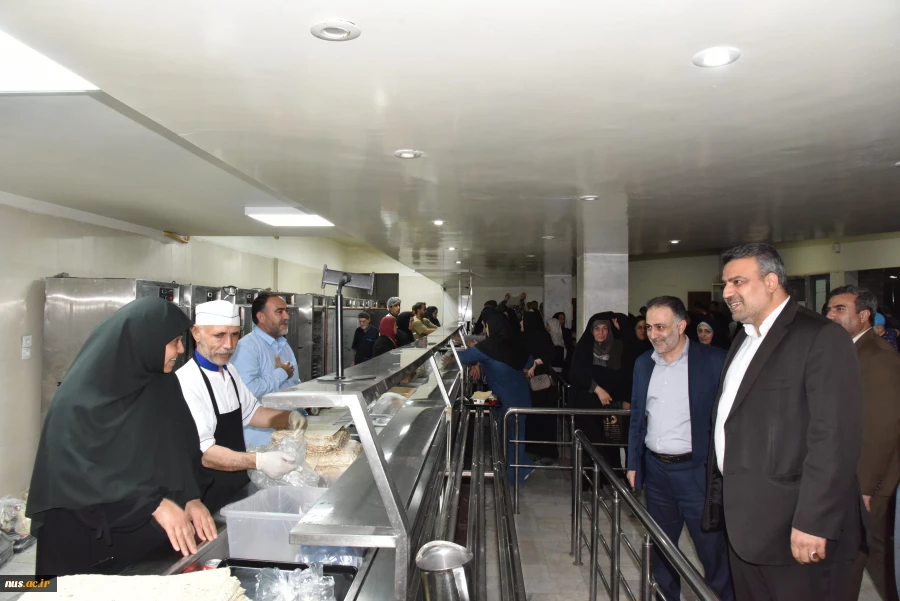 بازدید سرزده رئیس دانشگاه ملی مهارت از مسابقات ورزشی کارکنان دانشگاه در دانشکده ملی مهارت شریعتی 13