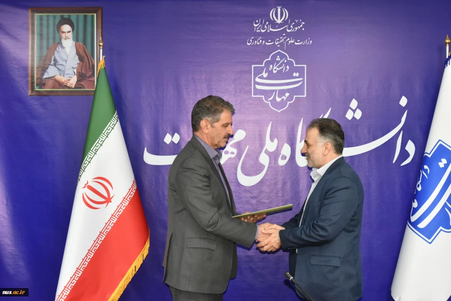 با حضور دکتر زمانی، سرپرست دانشگاه ملی مهارت؛

آیین تکریم و معارفه مدیرکل حوزه ریاست، روابط عمومی و هماهنگی امور استان‌ها صورت گرفت 16