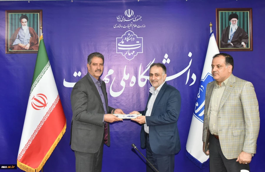 با حضور دکتر زمانی، سرپرست دانشگاه ملی مهارت؛

آیین تکریم و معارفه مدیرکل حوزه ریاست، روابط عمومی و هماهنگی امور استان‌ها صورت گرفت 17