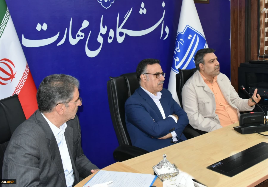 با حضور دکتر خضری، مشاور وزیر و مدیرکل حوزه وزارتی؛

آیین تکریم و معارفه رئیس دانشگاه ملی مهارت برگزار شد 8