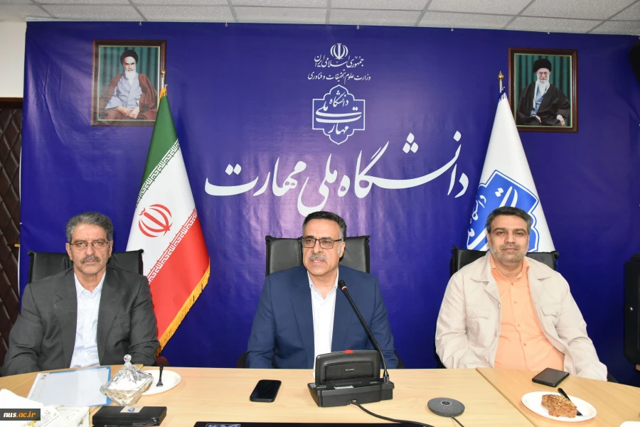 با حضور دکتر خضری، مشاور وزیر و مدیرکل حوزه وزارتی؛

آیین تکریم و معارفه رئیس دانشگاه ملی مهارت برگزار شد 14