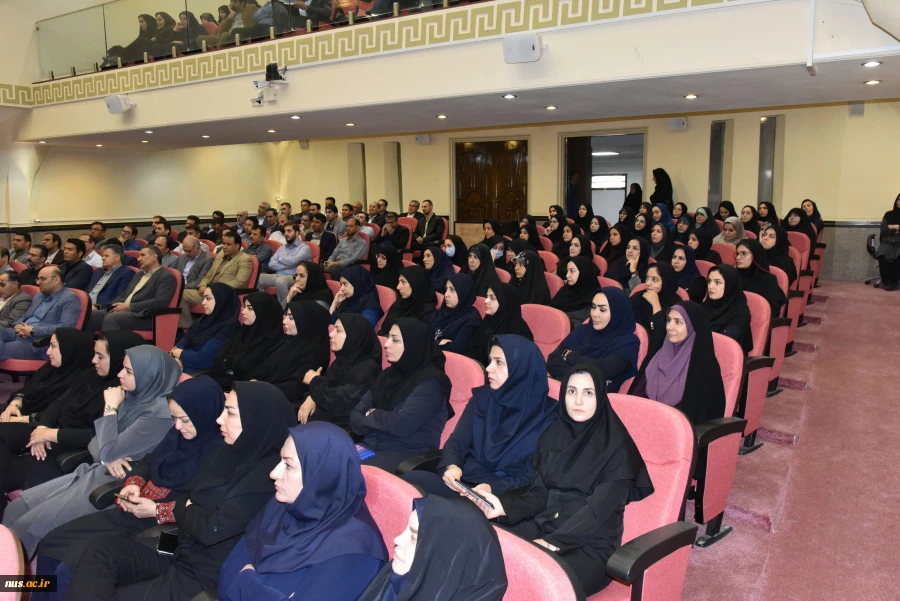 اولین نشست صمیمی سرپرست دانشگاه ملی مهارت با کارکنان سازمان مرکزی 13