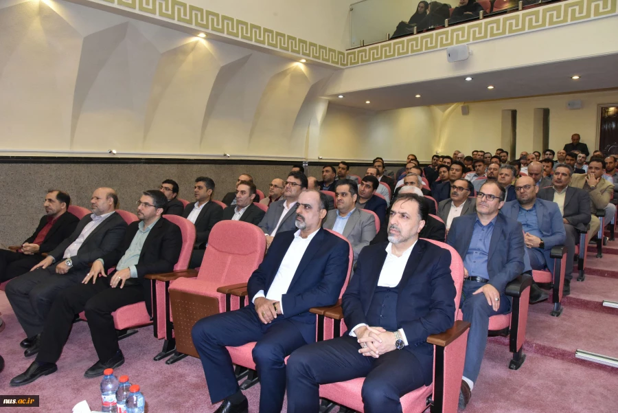 اولین نشست صمیمی سرپرست دانشگاه ملی مهارت با کارکنان سازمان مرکزی 16