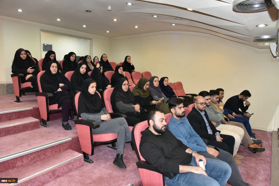 اولین نشست صمیمی سرپرست دانشگاه ملی مهارت با کارکنان سازمان مرکزی 18