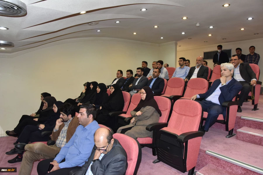 اولین نشست صمیمی سرپرست دانشگاه ملی مهارت با کارکنان سازمان مرکزی 19