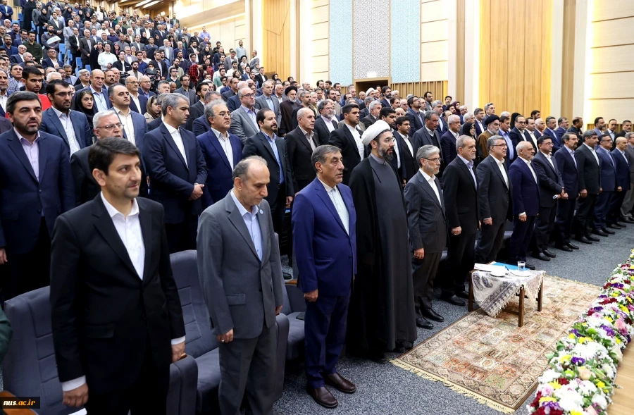 رئیس جمهور در مراسم رسمی آغاز سال تحصیلی به میزبانی دانشگاه تهران:

آنچه از استادان و دانشجویان انتظار داریم این است که برای حل مشکلات کشور به میدان بیایند 3