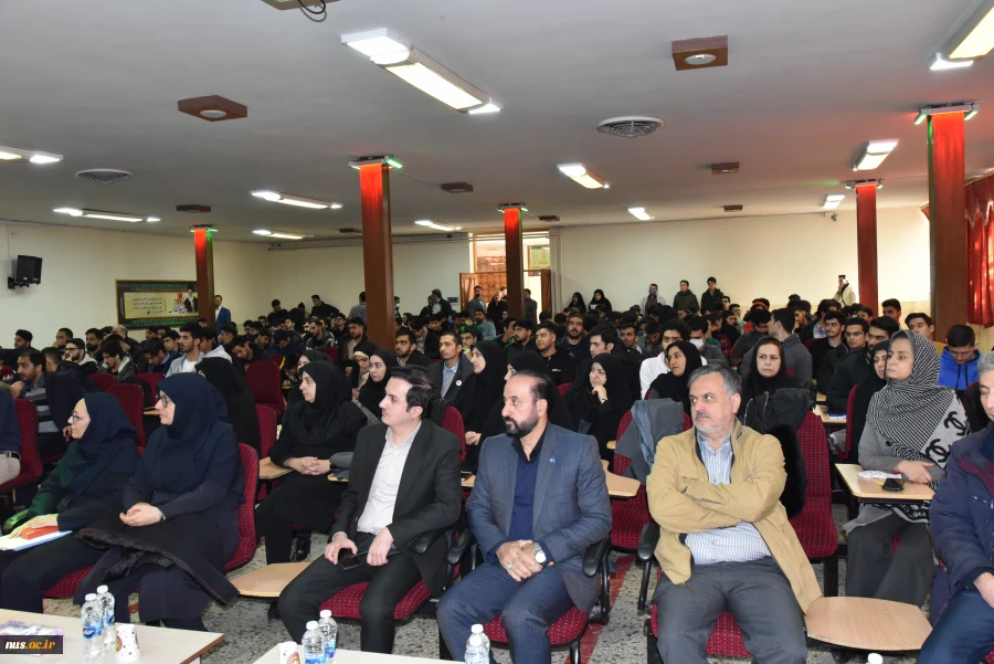 مراسم گرامی‌داشت روز دانشجو با حضور دکتر زمانی، سرپرست دانشگاه ملی مهارت در دانشکده شهید شمسی‌پور تهران برگزار شد. 6