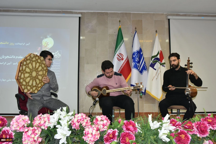 مراسم گرامی‌داشت روز دانشجو با حضور دکتر زمانی، سرپرست دانشگاه ملی مهارت در دانشکده شهید شمسی‌پور تهران برگزار شد 46