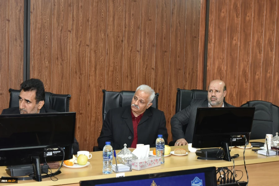 در راستای تکریم استادان بازنشسته دانشگاه‌ها؛

نشست سرپرست دانشگاه ملی مهارت با استادان بازنشسته دانشگاه ملی مهارت 11