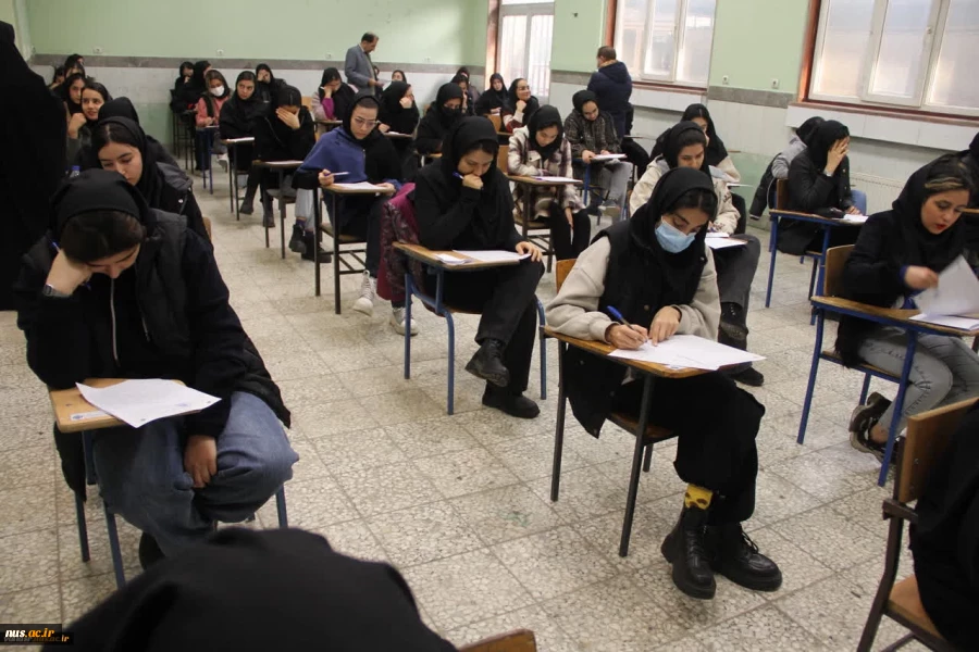 بازدید سرپرست مرکز نظارت، ارزیابی و تضمین کیفیت و مشاور رئیس دانشگاه از روند امتحانات در دانشکده ولی عصر(عج)