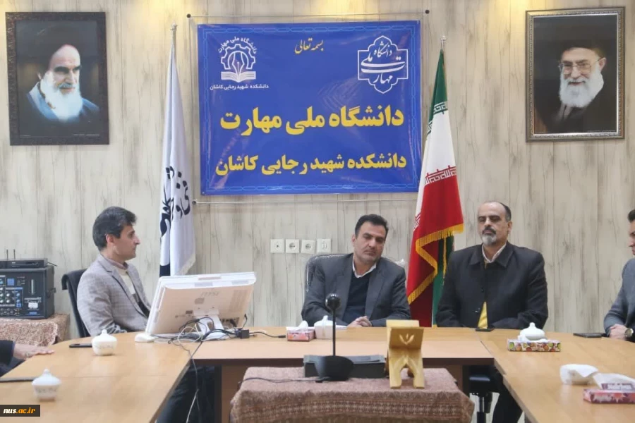 معاون اداری، مالی و مدیریت منابع دانشگاه در دیدار با معاون استاندار و فرماندار ویژه کاشان: 

 اشتغال ۸۰ درصدی دانش آموختگان دانشگاه ملی مهارت 
 2