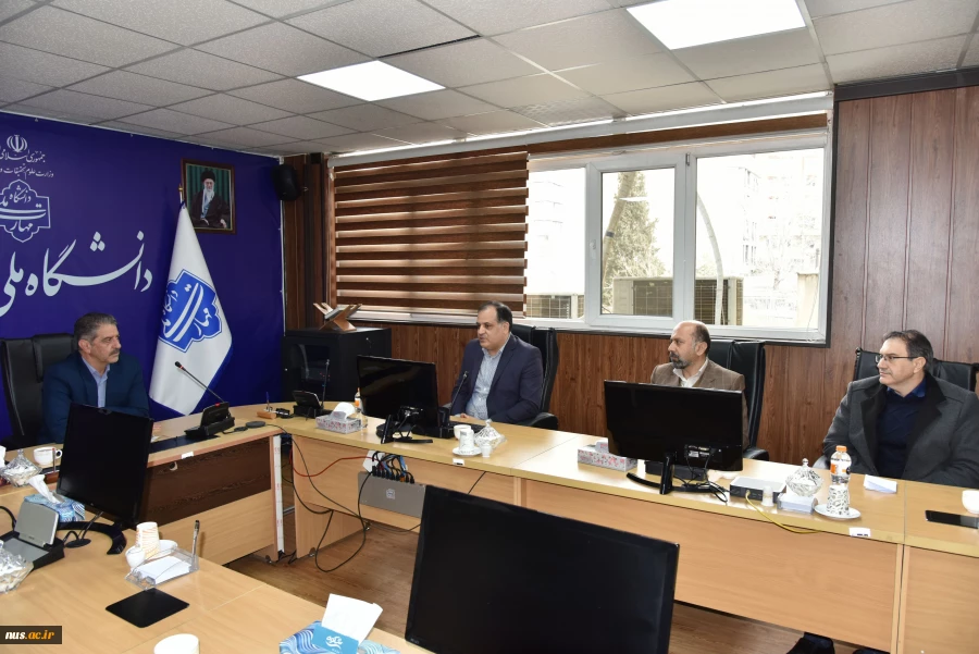 تقدیر نمایندگان اعضای هیئت علمی از رئیس دانشگاه ملی مهارت 5