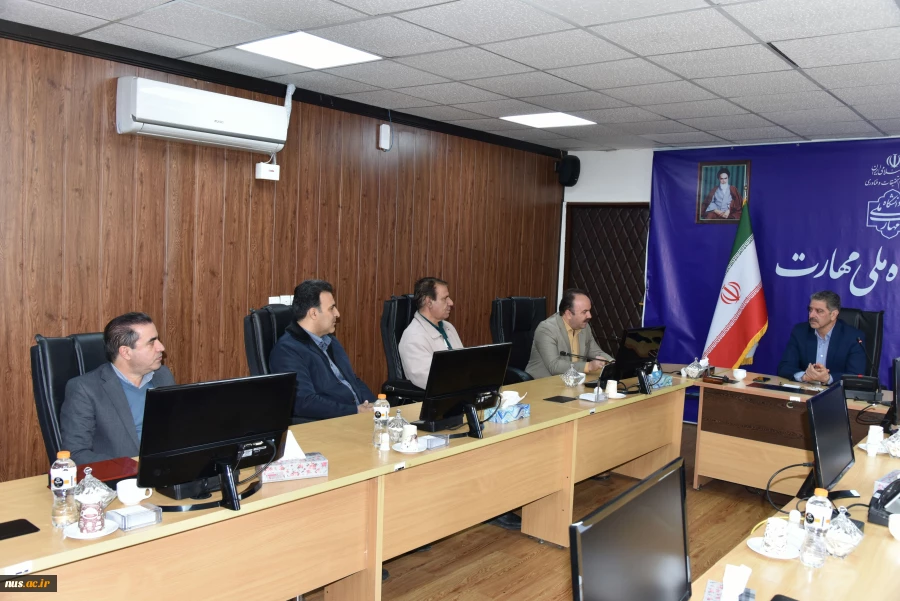 تقدیر نمایندگان اعضای هیئت علمی از رئیس دانشگاه ملی مهارت 7