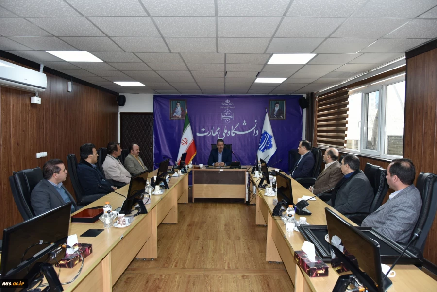 تقدیر نمایندگان اعضای هیئت علمی از رئیس دانشگاه ملی مهارت 8