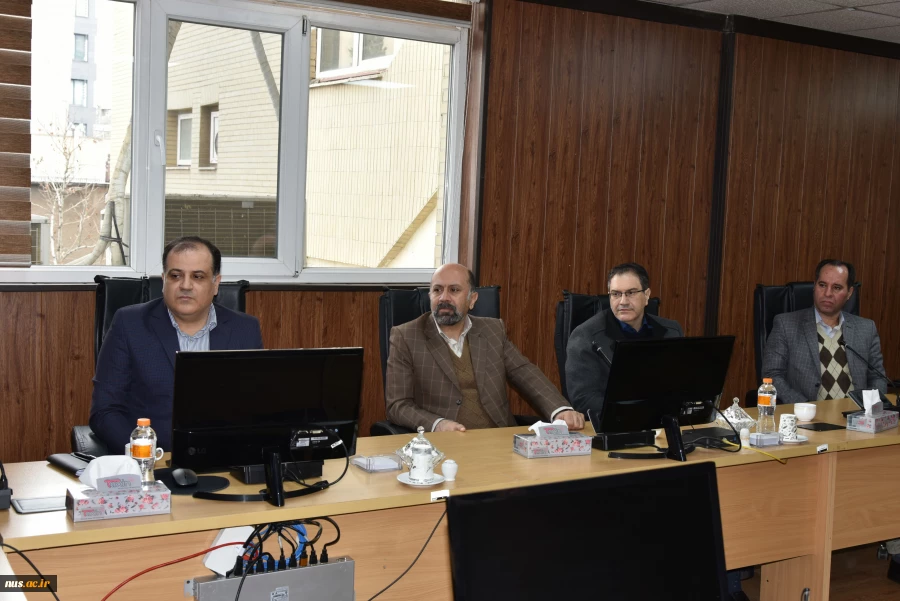 تقدیر نمایندگان اعضای هیئت علمی از رئیس دانشگاه ملی مهارت 11