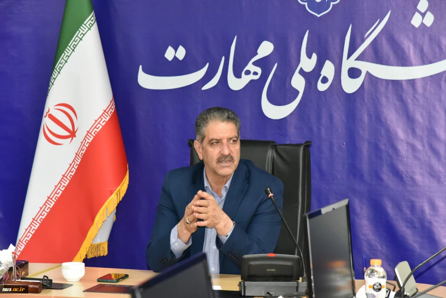 تقدیر نمایندگان اعضای هیئت علمی از رئیس دانشگاه ملی مهارت 13