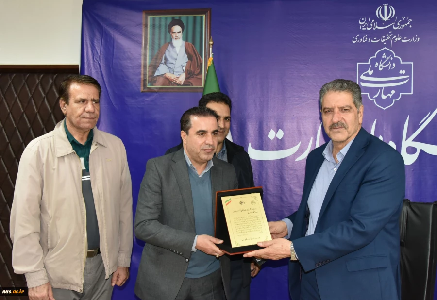 تقدیر نمایندگان اعضای هیئت علمی از رئیس دانشگاه ملی مهارت 14