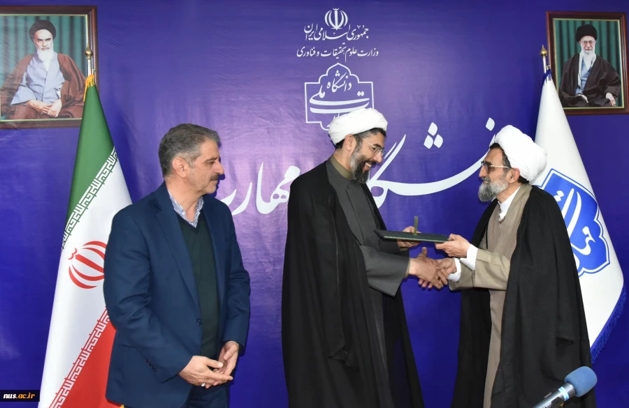 با حضور حجت‌الاسلام و المسلمین دکتر مصطفی رستمی، دکتر زمانی و اعضای هیئت رئیسه دانشگاه برگزار شد:

مراسم معارفه مسئول نهاد نمایندگی مقام معظم رهبری در دانشگاه ملی مهارت 19