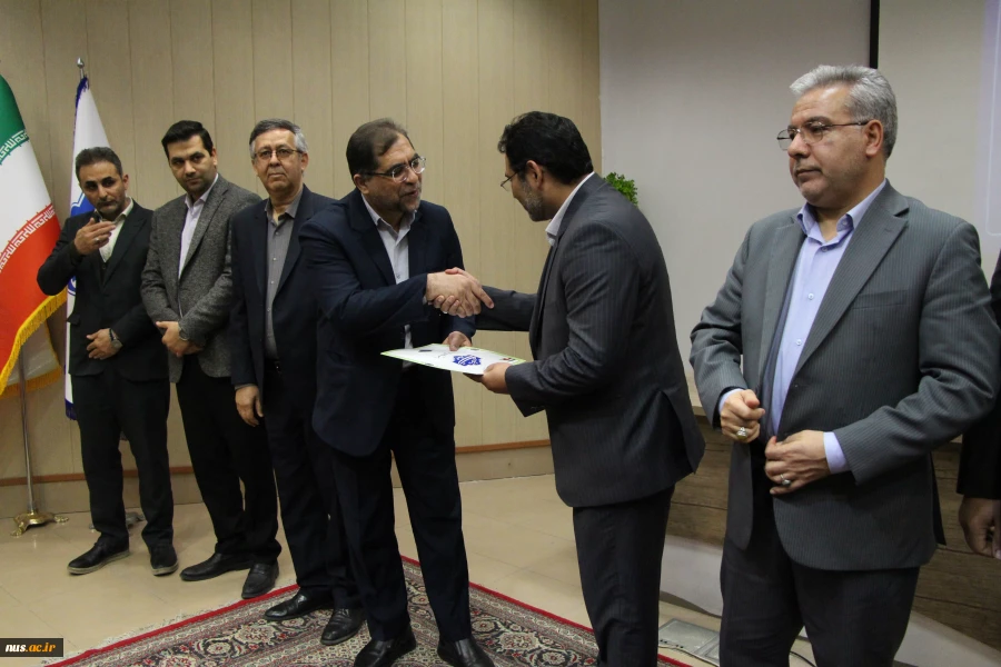 با حضور معاون فرهنگی و دانشجویی دانشگاه صورت گرفت؛

آیین تکریم رئیس دانشکده پسران شهید قاضی طباطبایی ارومیه ـ واحد استانی آذربایجان غربی و معارفه سرپرست جدید دانشکده 
 2